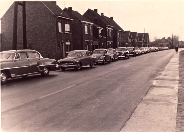 Het klinkt onnozel hoor maar echt waar, de ene na de andere buur won de lotto en dan werd er een auto aangeschaft.